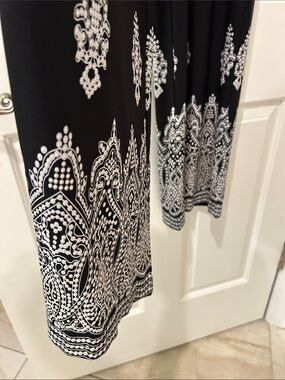 Roz & Ali Black and White Printed Palazzo Pants